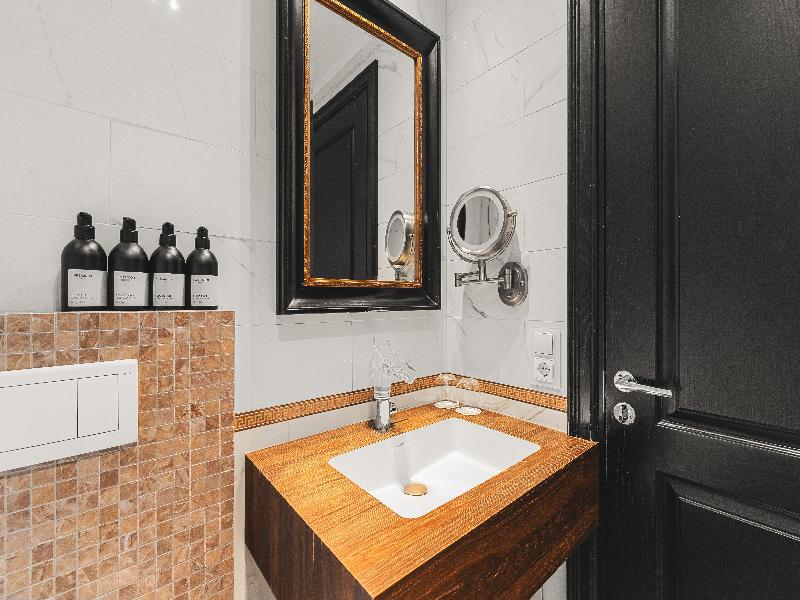 Diamond Suites image