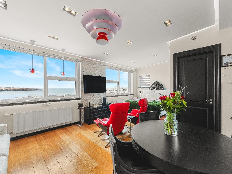 Diamond Suites image