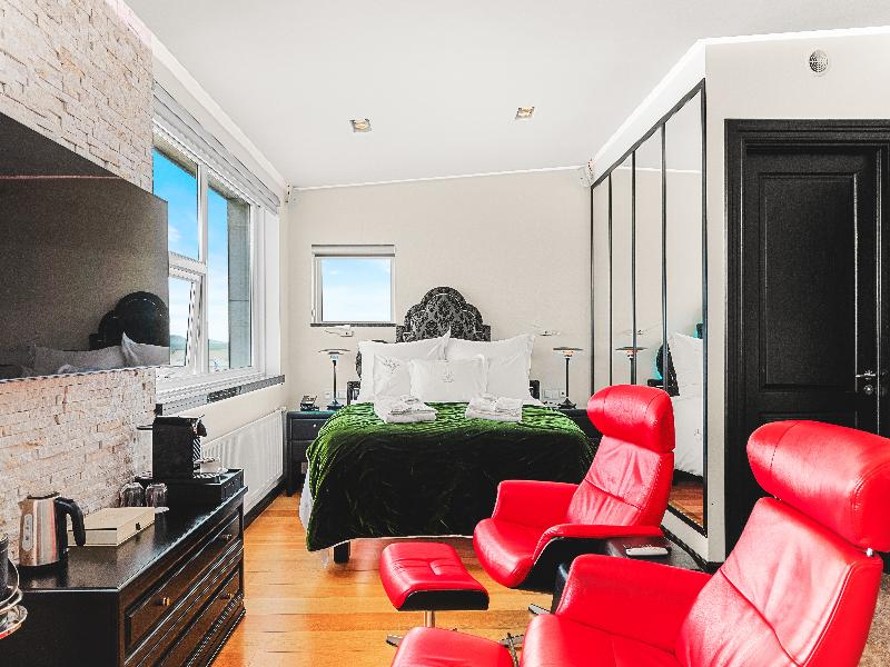 Diamond Suites image