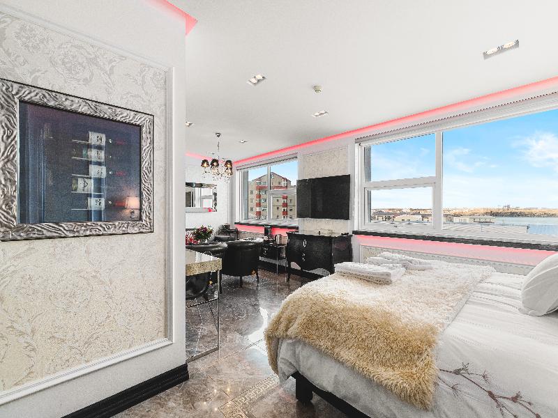 Diamond Suites image