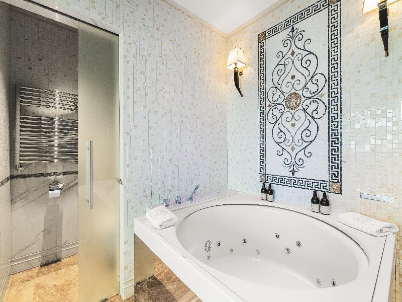 Diamond Suites image