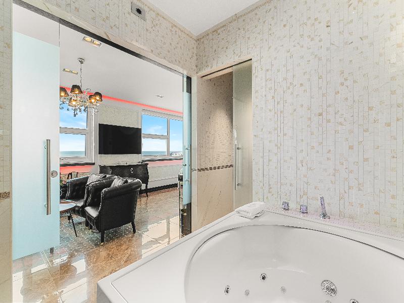 Diamond Suites image