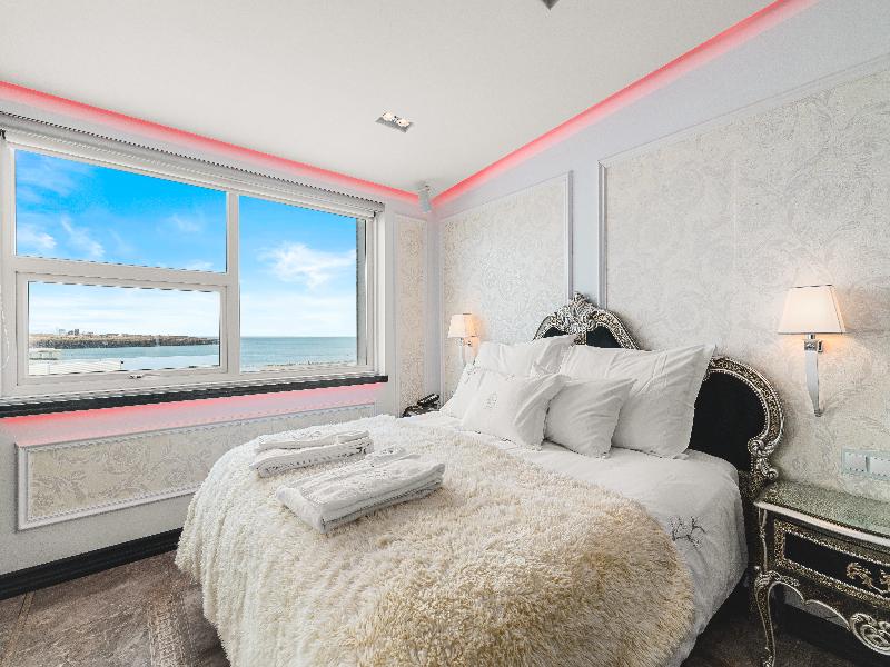 Diamond Suites image