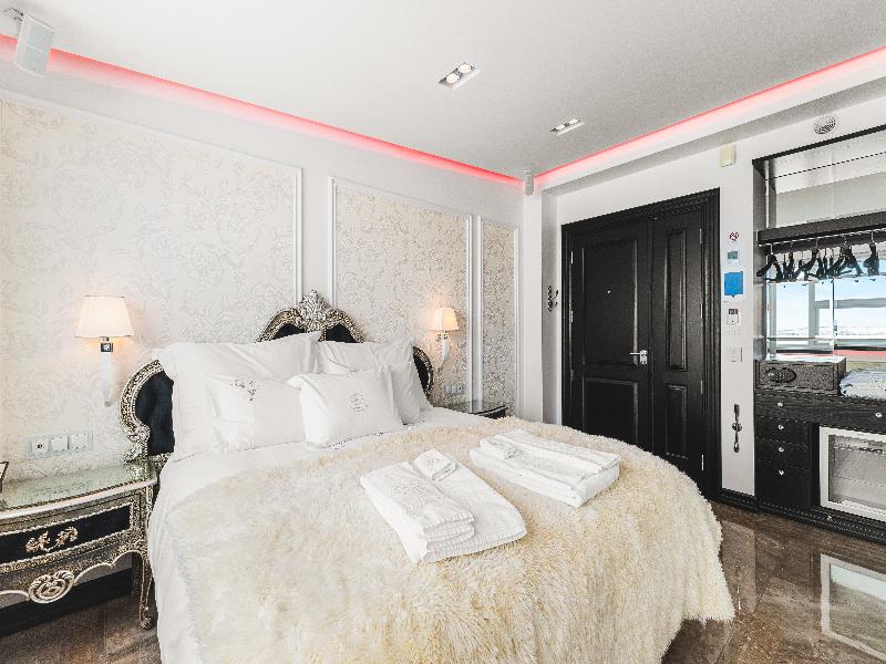 Diamond Suites image