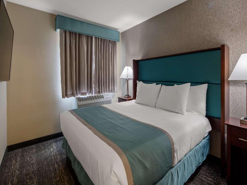 Best Western Hampshire Inn & Suites image