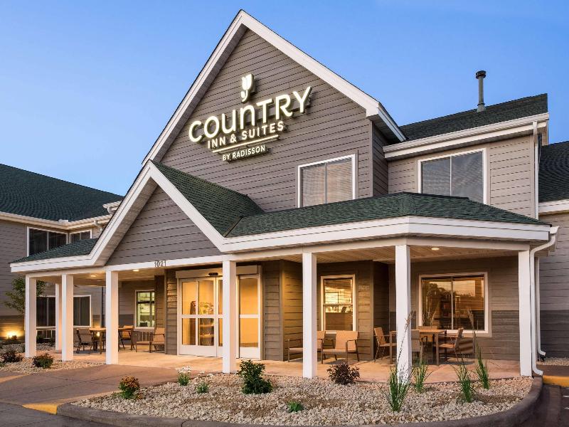 Country Inn & Suites By Radisson Chippewa Falls Wi image