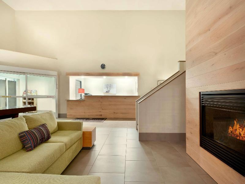 Country Inn & Suites By Radisson Chippewa Falls Wi image