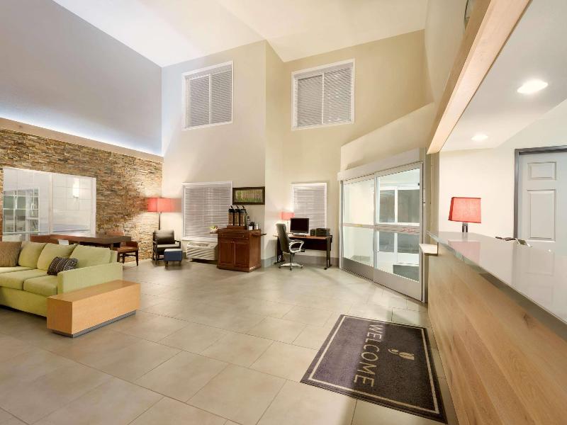 Country Inn & Suites By Radisson Chippewa Falls Wi image