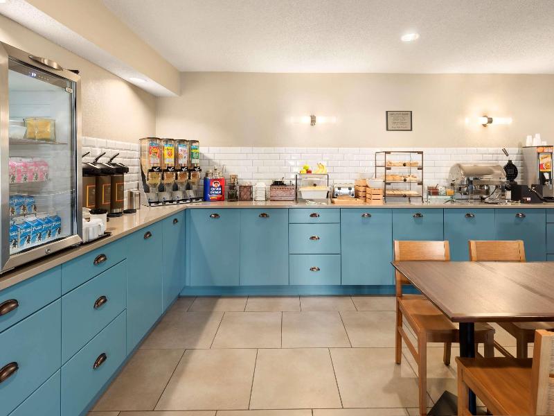 Country Inn & Suites By Radisson Chippewa Falls Wi image