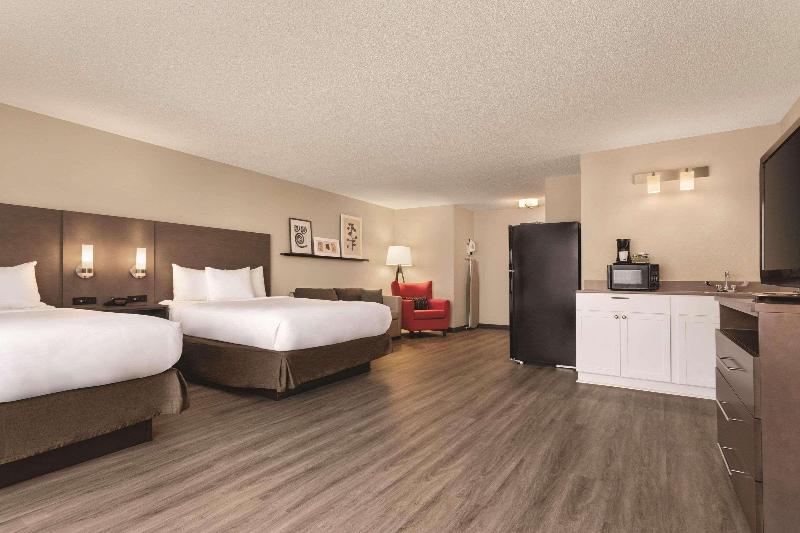 Country Inn & Suites By Radisson, Buffalo, Mn image