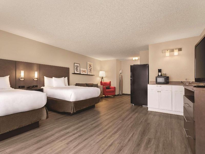 Country Inn & Suites By Radisson, Buffalo, Mn image