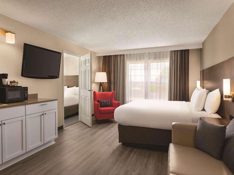 Country Inn & Suites By Radisson, Buffalo, Mn image