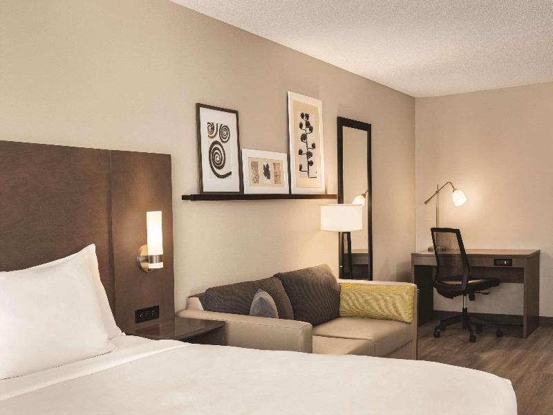 Country Inn & Suites By Radisson, Buffalo, Mn image