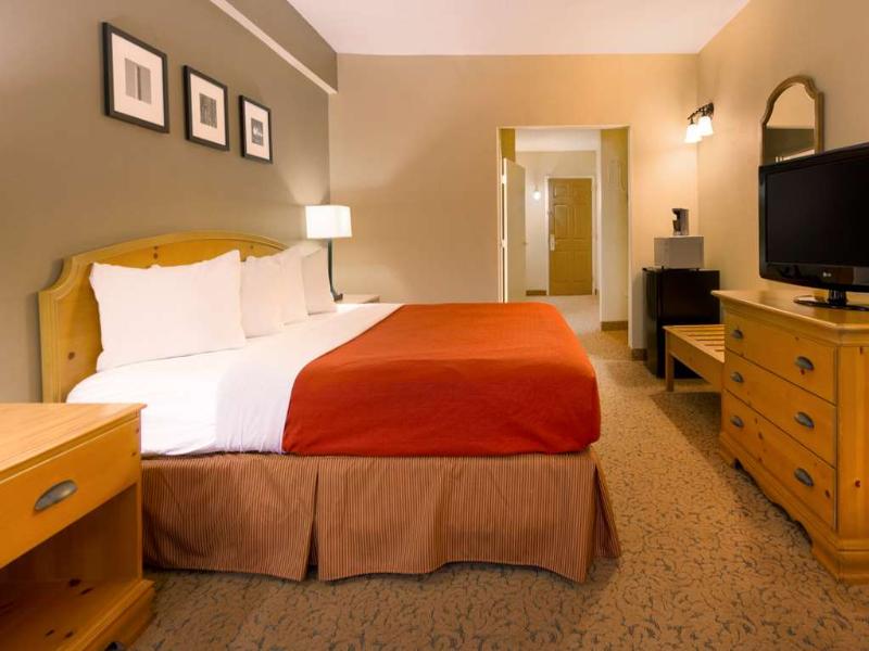 Country Inn&Suites Radisson Burlington (Elon) Nc image