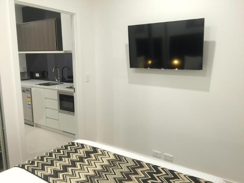 Whitehorse Apartments Hotel image