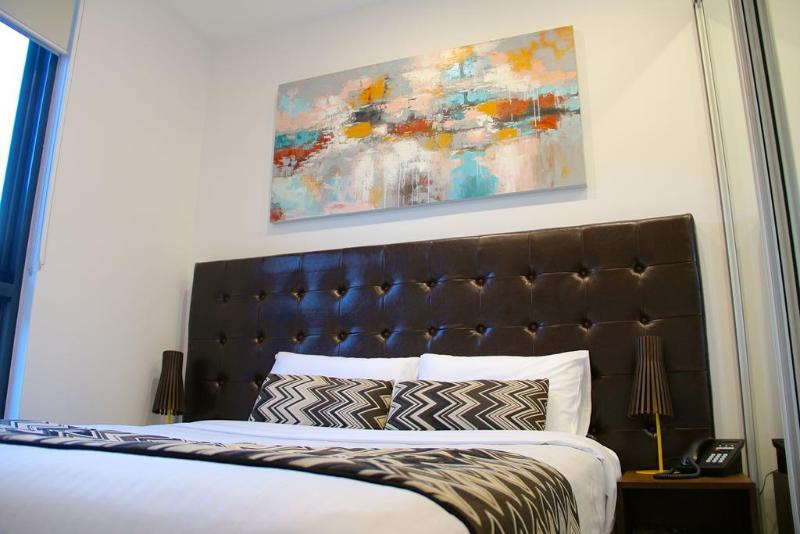 Whitehorse Apartments Hotel image