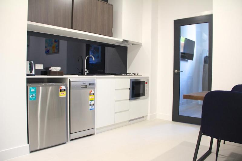 Whitehorse Apartments Hotel image
