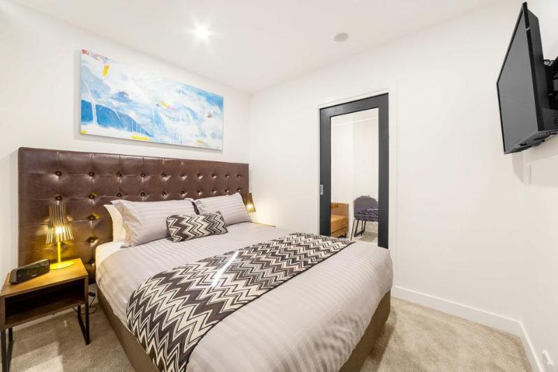 Whitehorse Apartments Hotel image