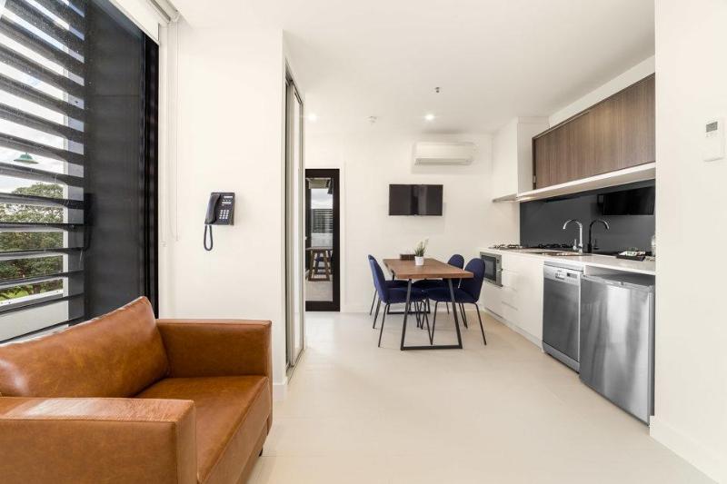 Whitehorse Apartments Hotel image