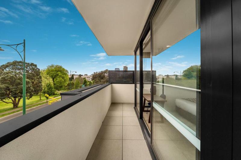 Whitehorse Apartments Hotel image