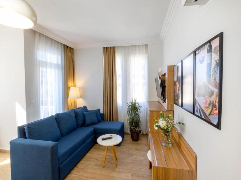 Comfort Suites image