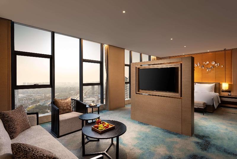 Ramada Plaza by Wyndham Xiangyang Xiangzhou image