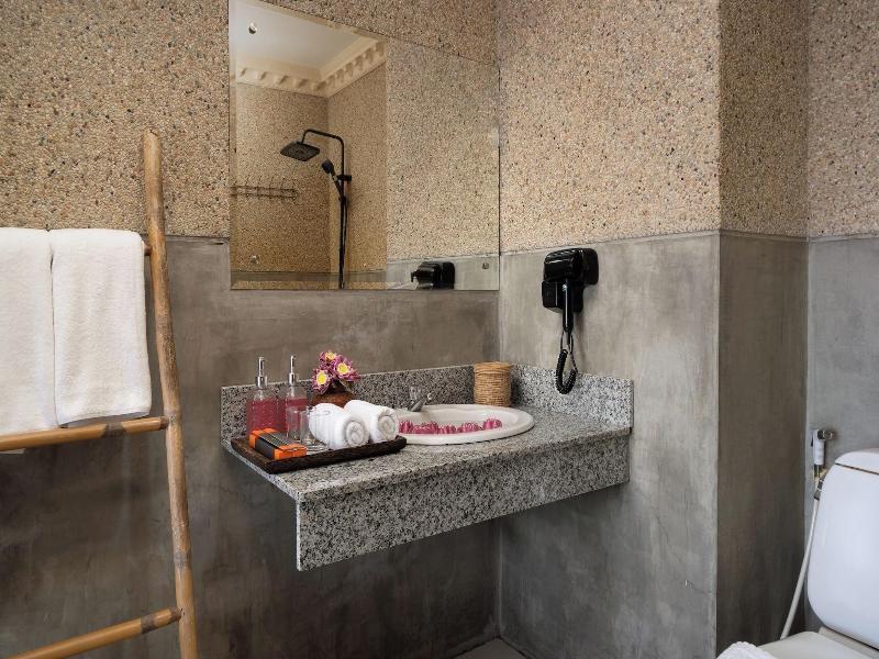 Central Privilege Hotel image