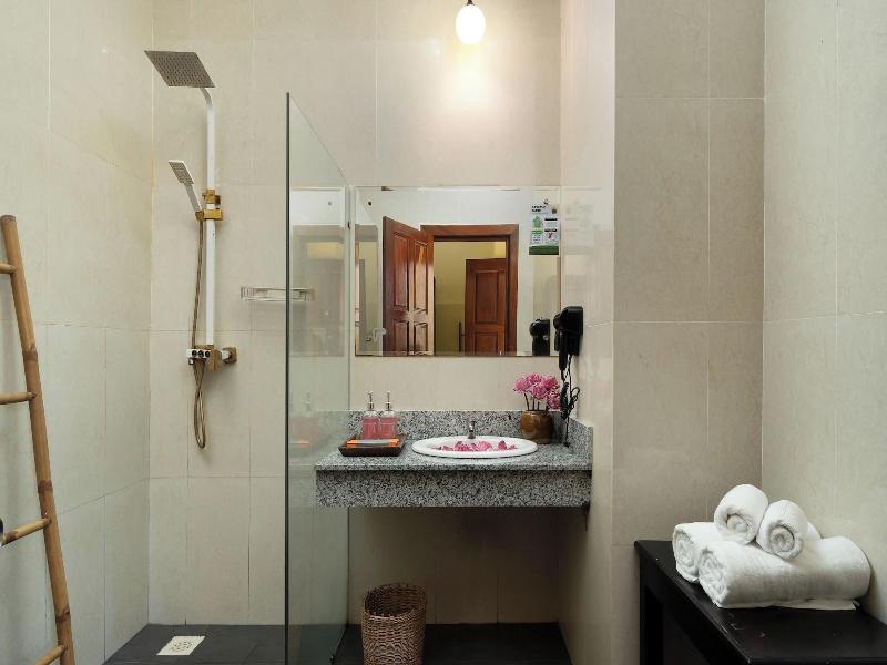 Central Privilege Hotel image