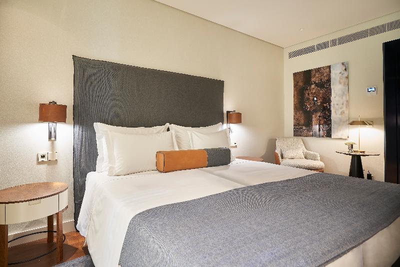 PortoBay Flores image