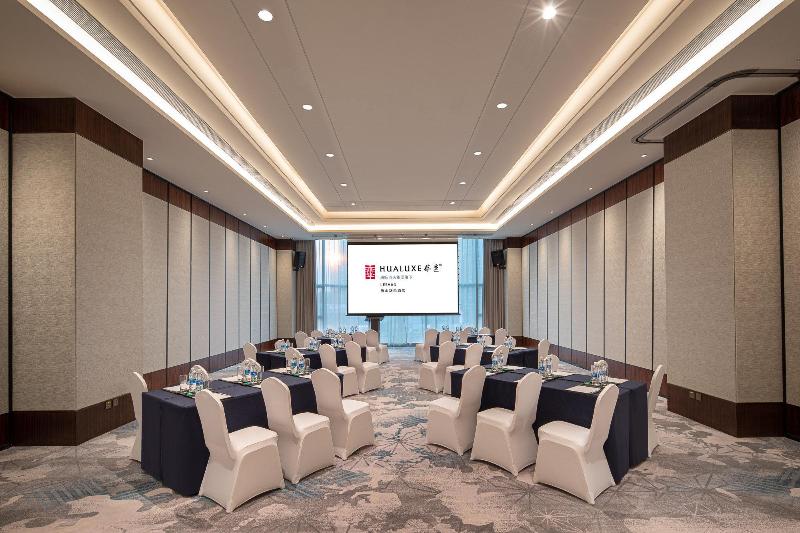 HUALUXE Leshan, an IHG hotel image