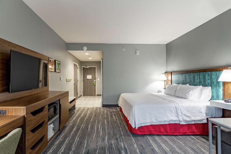 Hampton Inn Madison image