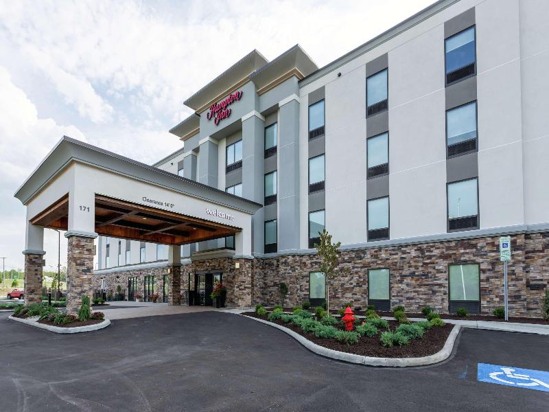 Hampton Inn Madison image