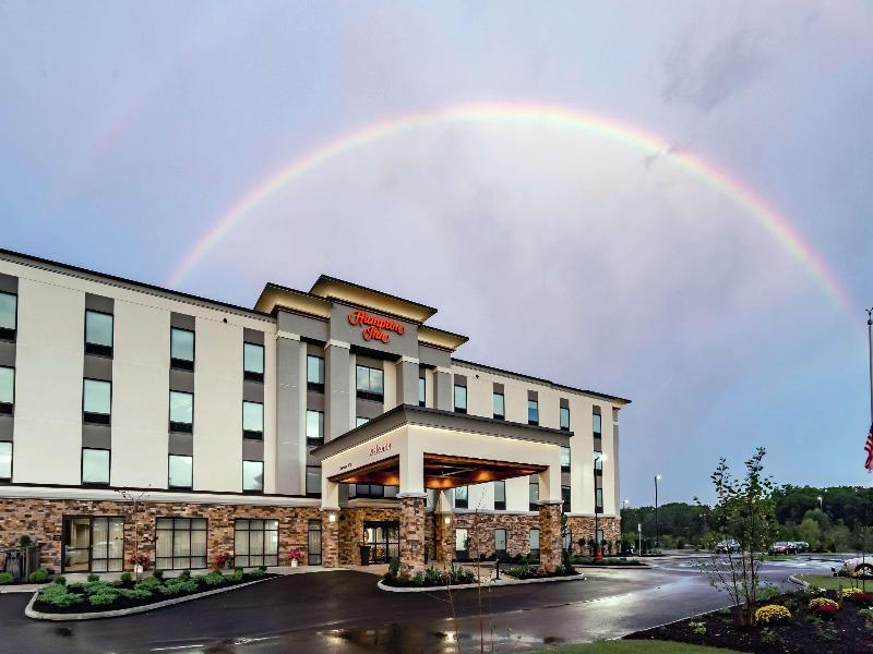 Hampton Inn Madison image
