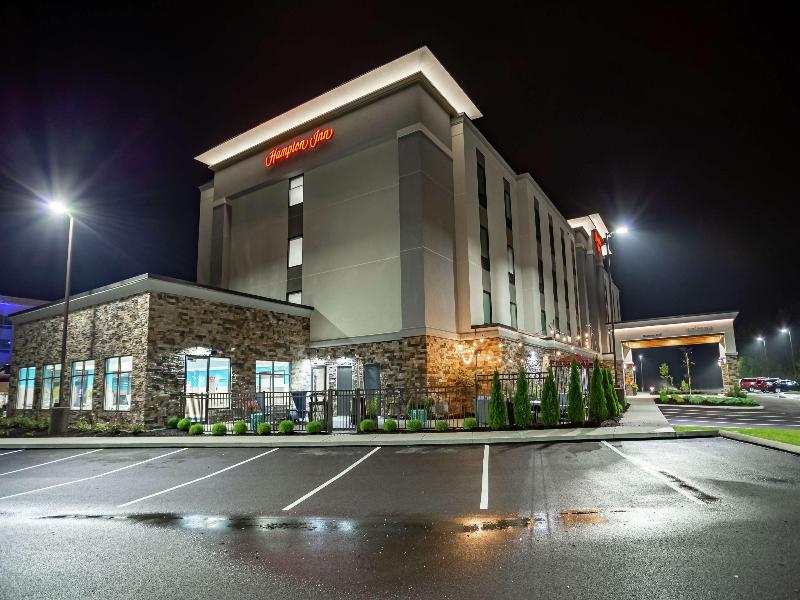 Hampton Inn Madison image