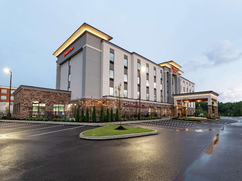 Hampton Inn Madison image