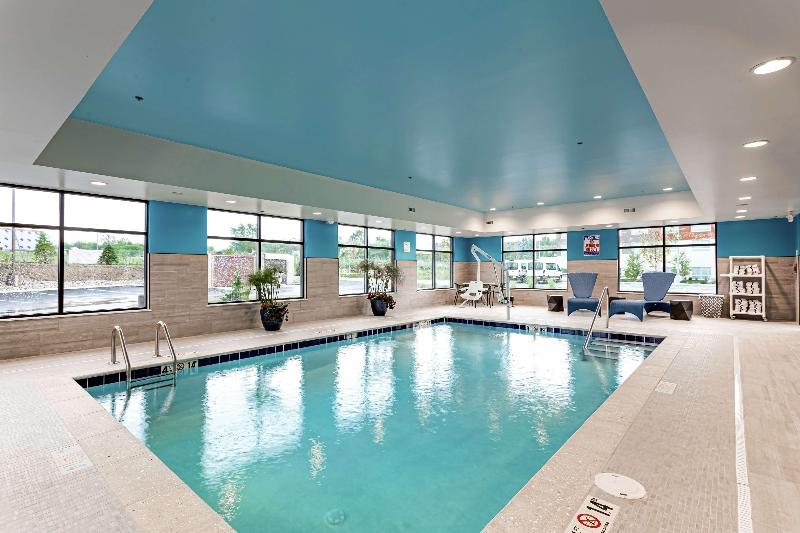 Hampton Inn Madison image