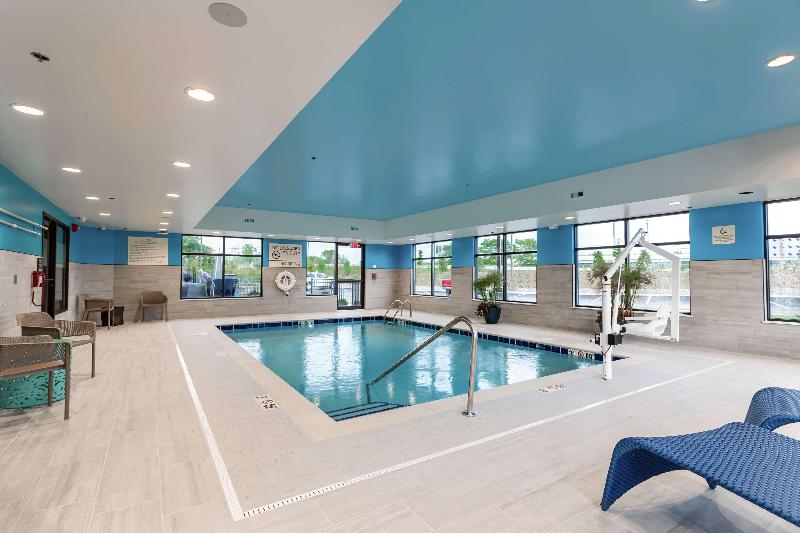 Hampton Inn Madison image