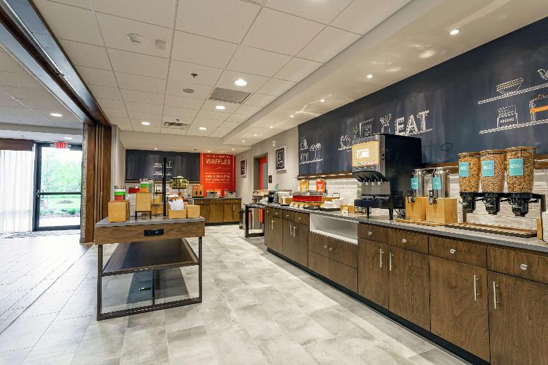 Hampton Inn Madison image
