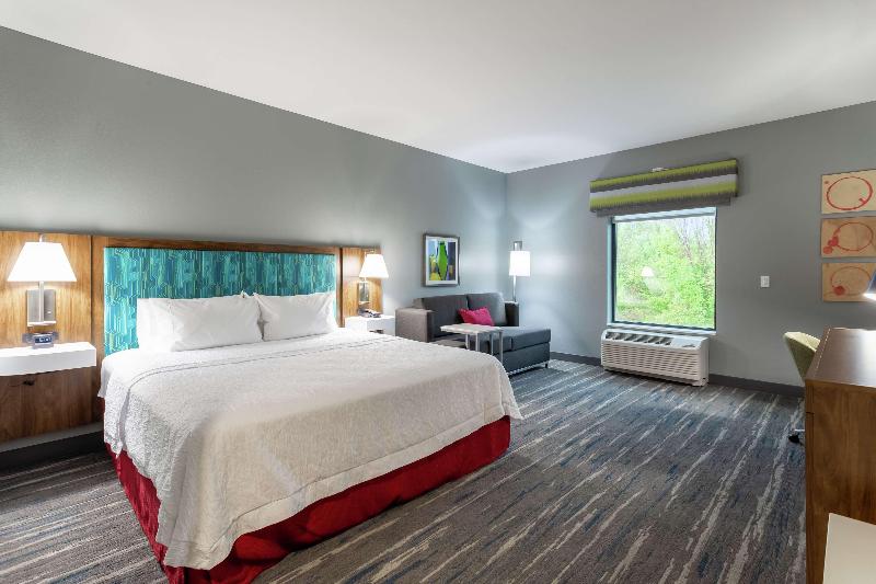 Hampton Inn Madison image