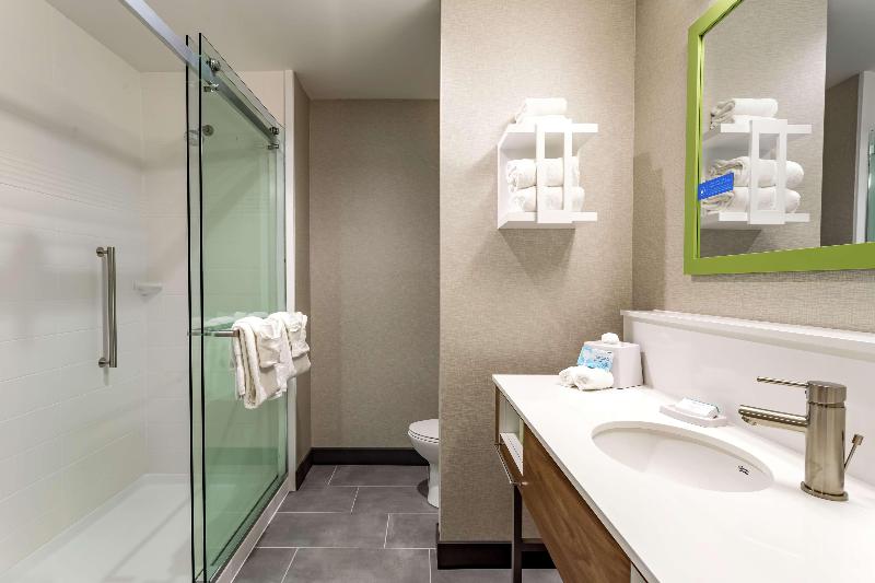 Hampton Inn Madison image