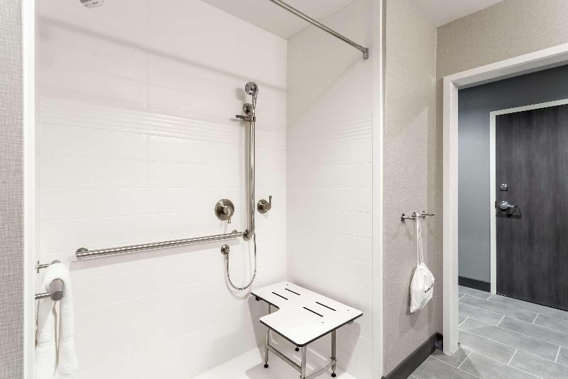 Hampton Inn Madison image