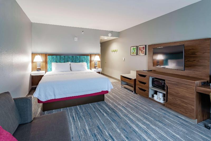 Hampton Inn Madison image