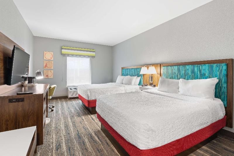 Hampton Inn Madison image
