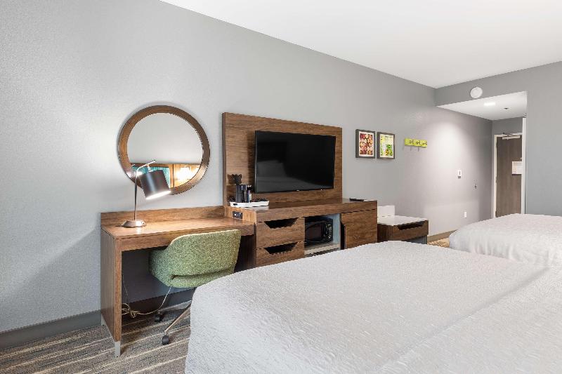 Hampton Inn Madison image