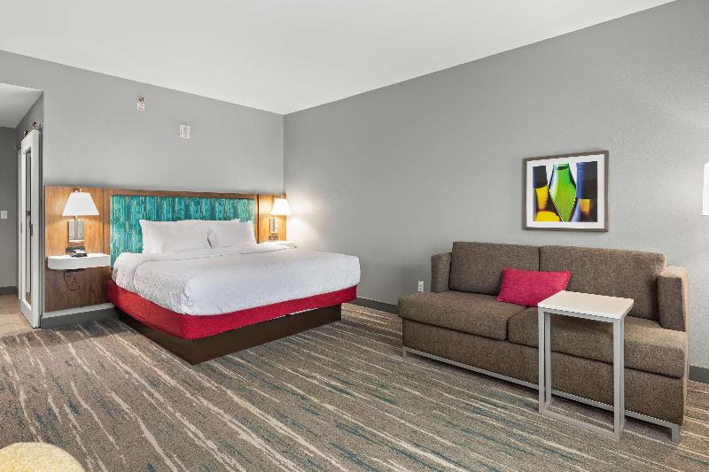Hampton Inn Madison image