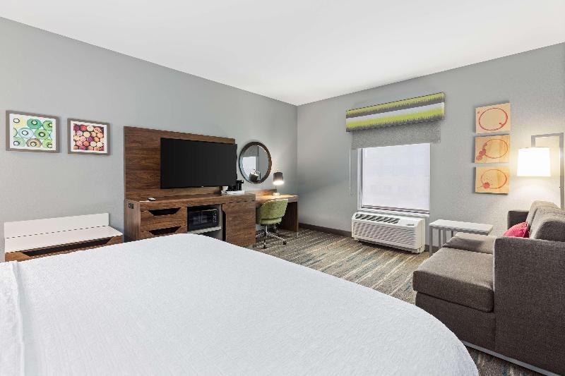 Hampton Inn Madison image