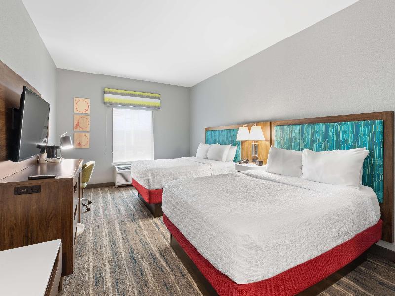 Hampton Inn Madison image