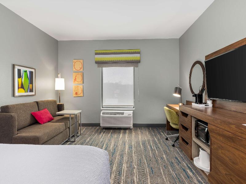 Hampton Inn Madison image
