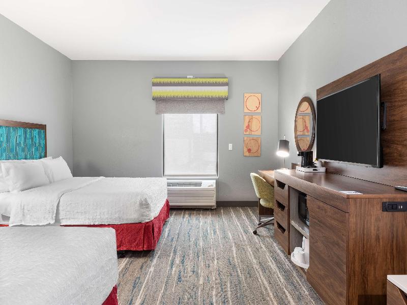 Hampton Inn Madison image
