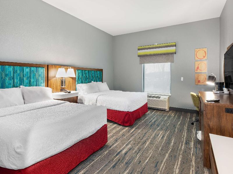 Hampton Inn Madison image